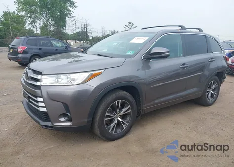 2018 Toyota Highlander Le z USA, uszkodzony, nr VIN 5TDBZRFH1JS896873